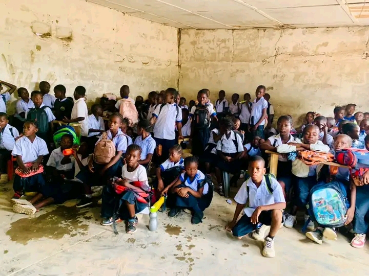 Kinshasa : École primaire Bidimbu en manque de bancs-pupitres pour ses « 500 élèves »